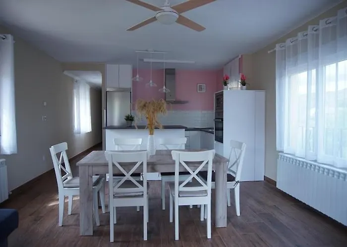 La Casa Del Rio Granja Llumes